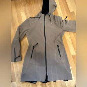 Isle Jacobsen Women’s rain coat size 40 or 14